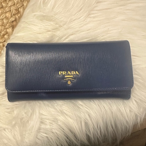 Prada wallet - Picture 1 of 5